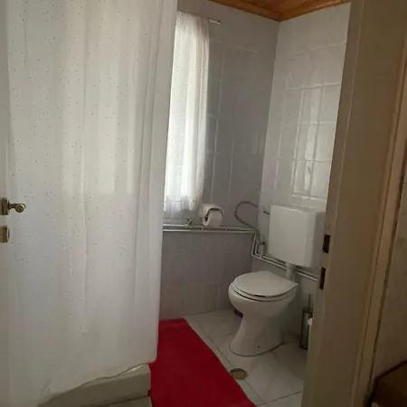 η αυλή του βουνού House Mavrolithari